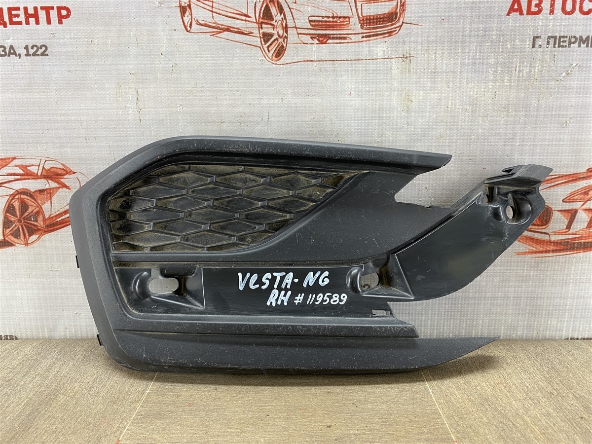 Решетка бампера переднего LADA VESTA 2022 правая (б/у)