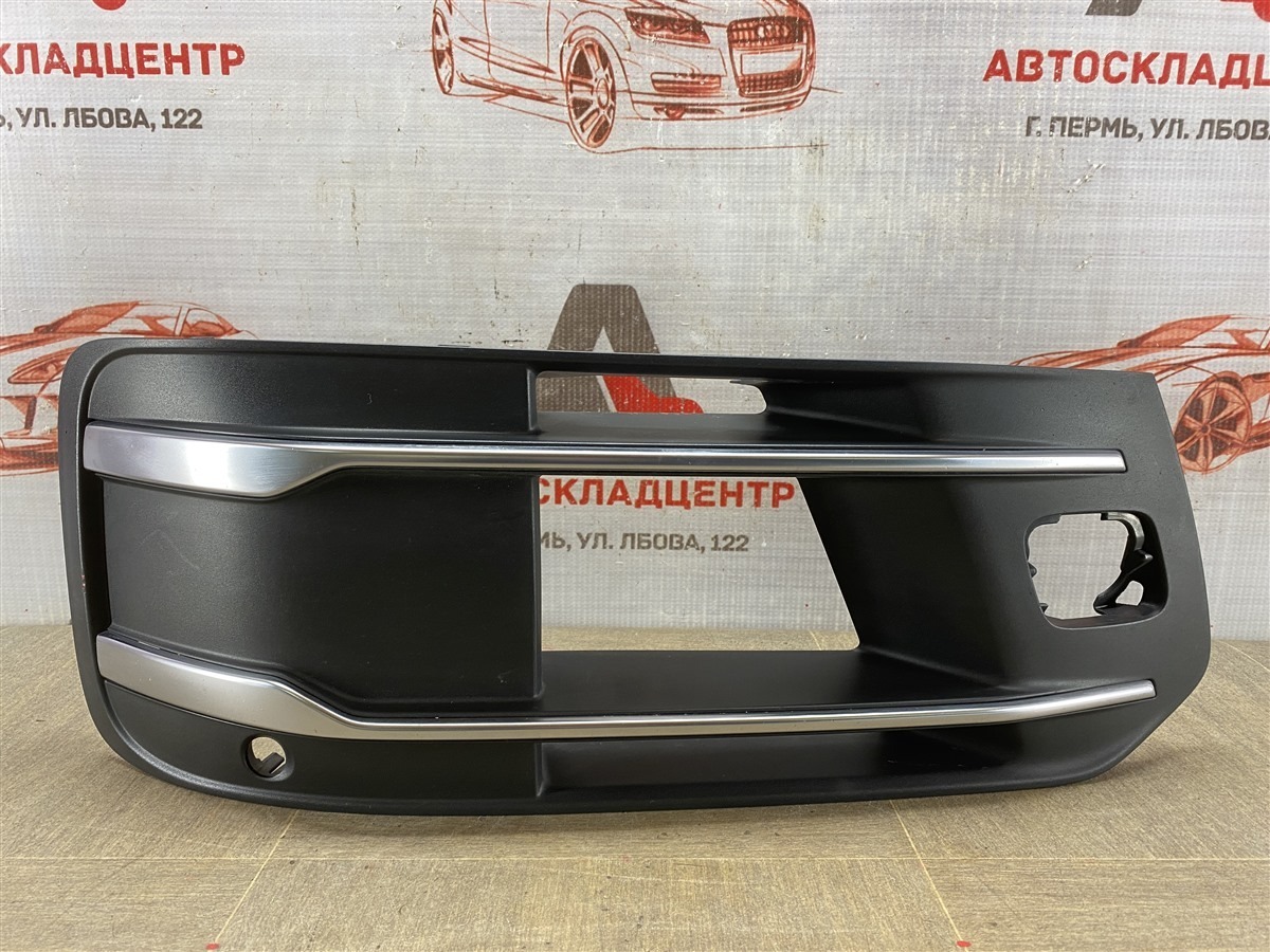 Решетка бампера переднего AUDI Q7 (2015-н.в.) правая (б/у)