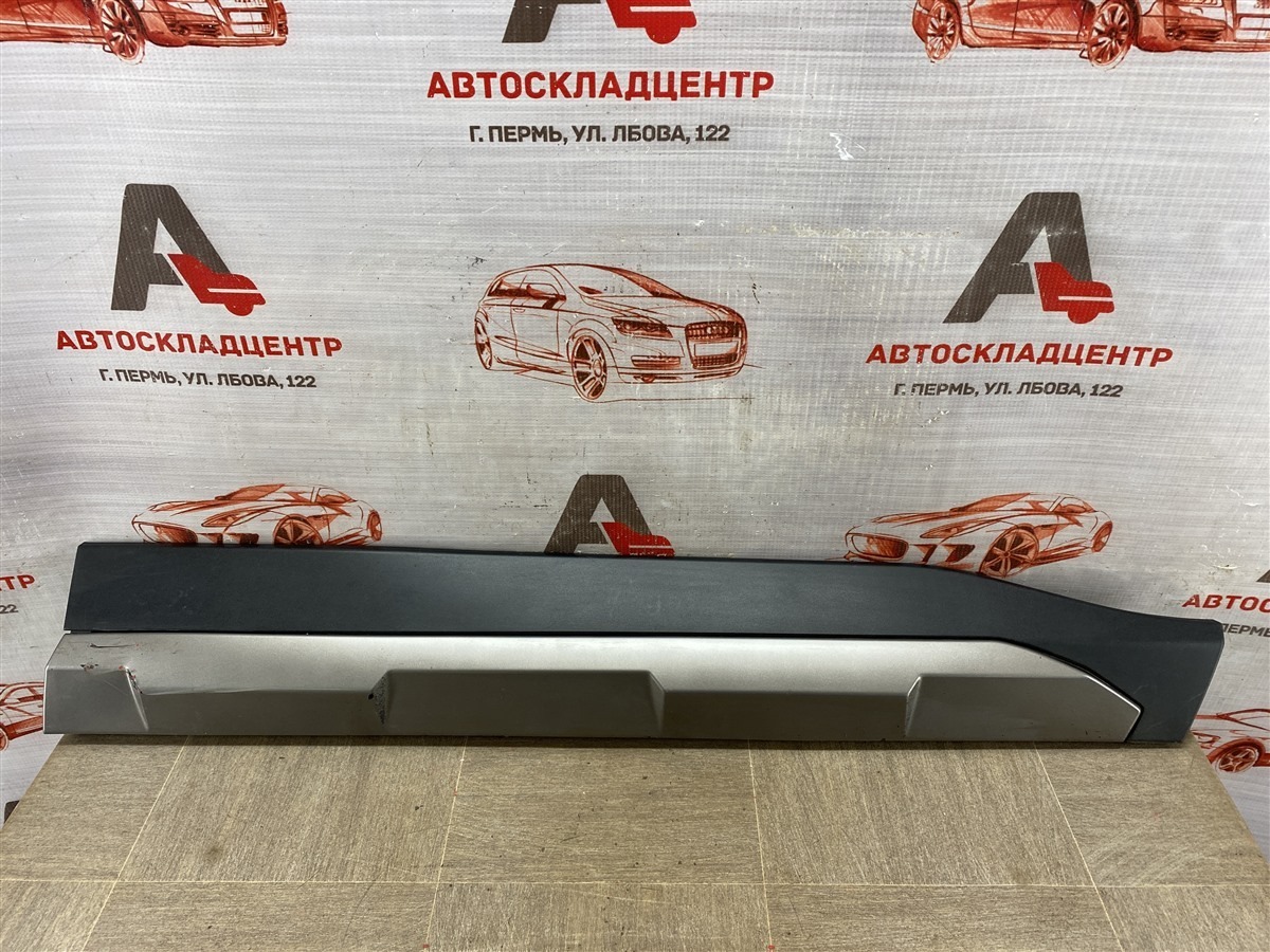 Накладка двери передней правой TOYOTA RAV-4 (XA50) 2018-н.в. (б/у)