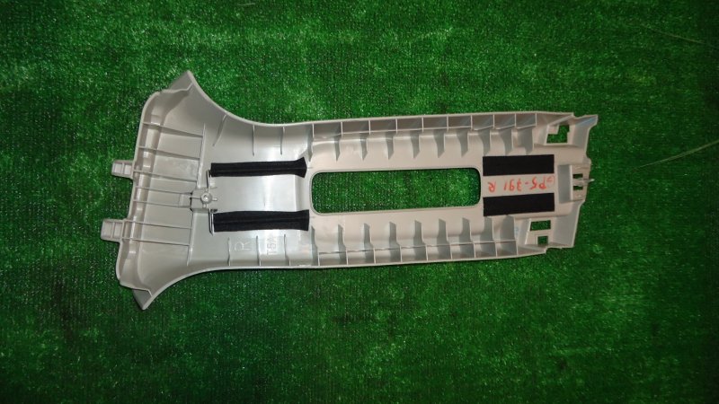 Накладка на стойку кузова правая FIT GP5 LEB