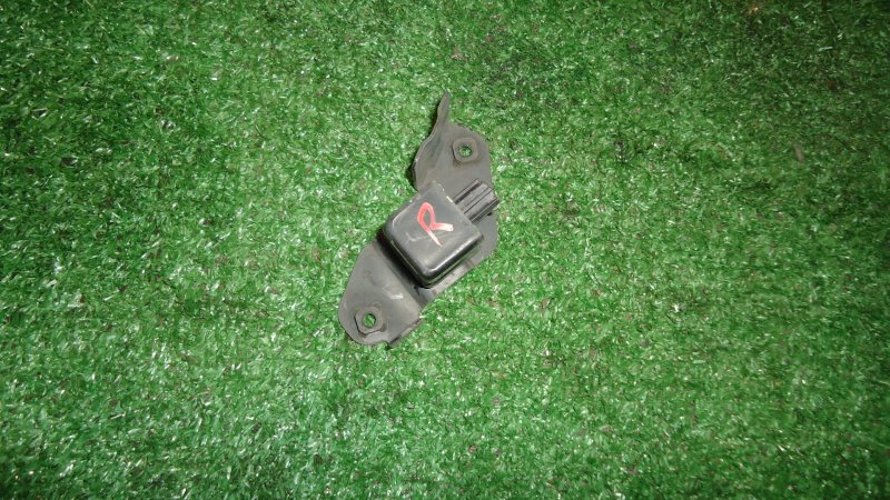 Датчик airbag передний правый Suzuki Grand Escudo TX92W H27A 38930-52D0 контрактная