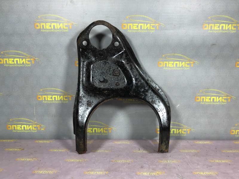 Рычаг подвески верхний передний правый Opel Frontera B 97125004 Б/У
