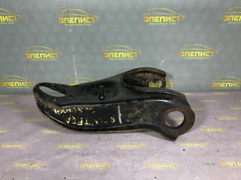 Рычаг подвески верхний передний правый Opel Frontera B