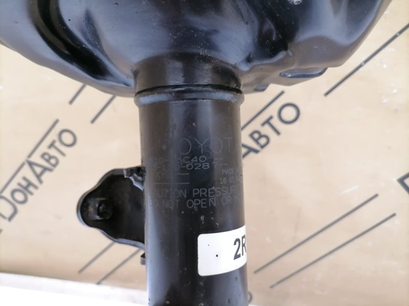Амортизатор правый передний Toyota Camry V70 485108Z461 купить Б/У