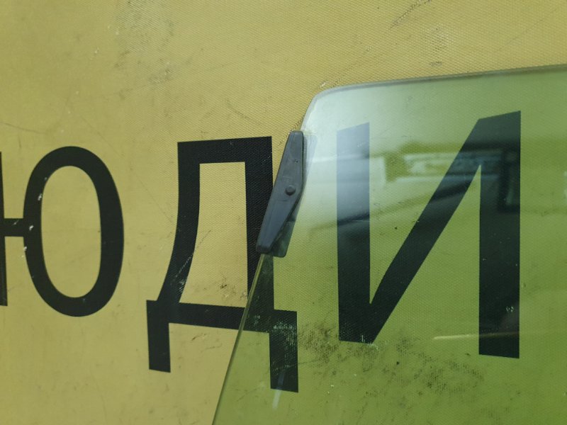 Стекло двери заднее левое 156