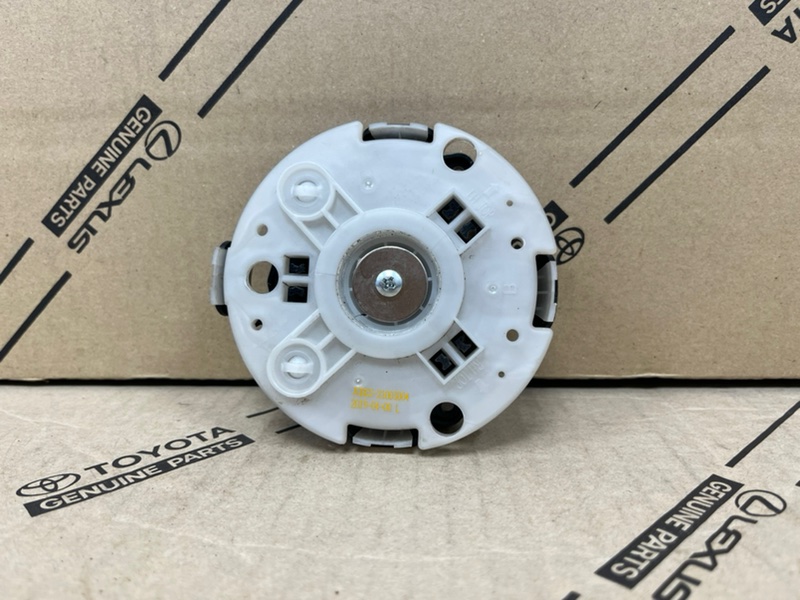 Запчасть механизм регулировки зеркала левый Geely Emgrand X7 574055 Б/У Механизм регулировки зеркала левый Geely Emgrand X7 574055 Б/У