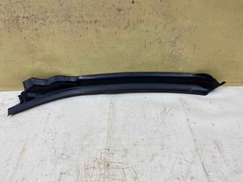 Запчасть уплотнитель двери задний правый Jaguar E-Pace J9C17848 Б/У Уплотнитель двери задний правый Jaguar E-Pace J9C17848 Б/У