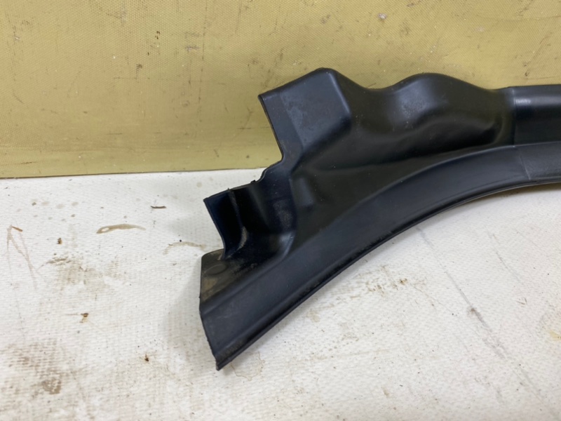 Уплотнитель двери задний правый E-Pace Уплотнитель двери задний правый E-Pace