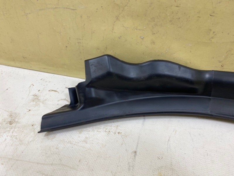 Уплотнитель двери задний правый Jaguar E-Pace Уплотнитель двери задний правый Jaguar E-Pace