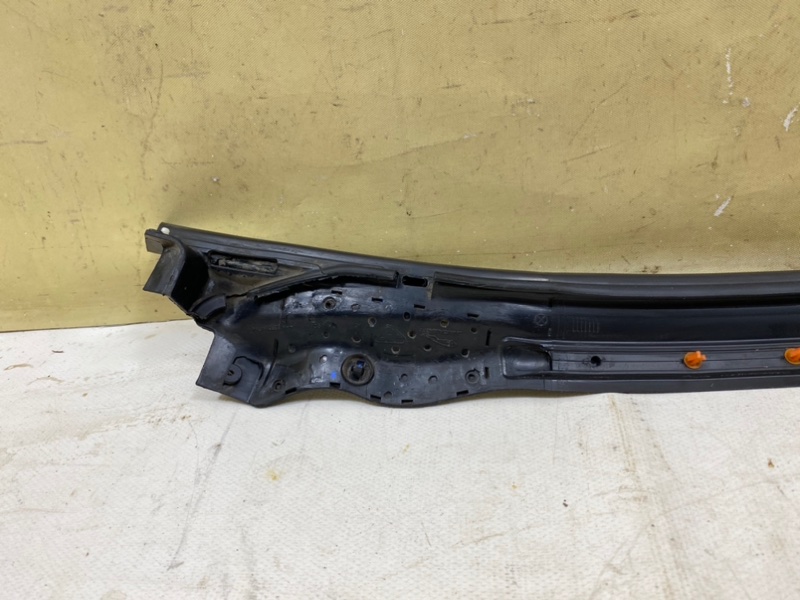 Уплотнитель двери задний правый E-Pace Уплотнитель двери задний правый E-Pace