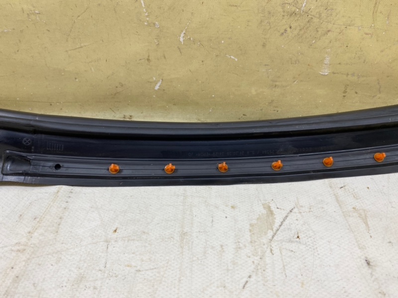 Уплотнитель двери задний правый E-Pace Уплотнитель двери задний правый E-Pace