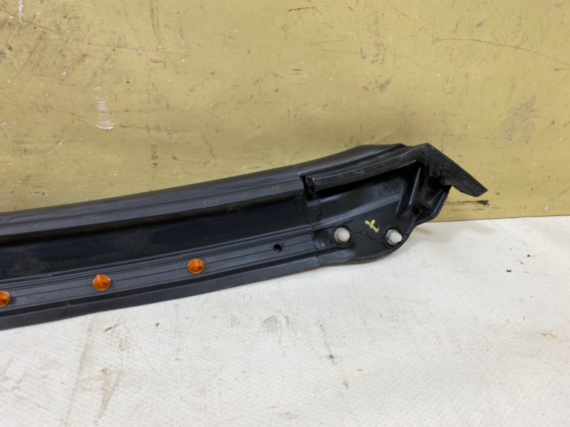 Уплотнитель двери задний правый E-Pace Уплотнитель двери задний правый E-Pace