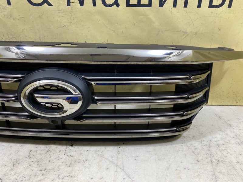 Решетка радиатора GS8 1
