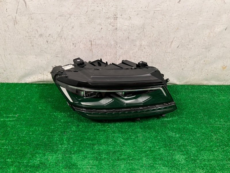 Запчасть фара правая Volkswagen Tiguan 2 5NB941114E Б/У Фара правая Volkswagen Tiguan 2 5NB941114E Б/У