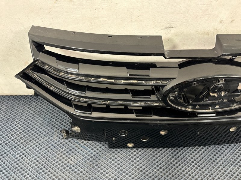 Решетка радиатора Vesta NG