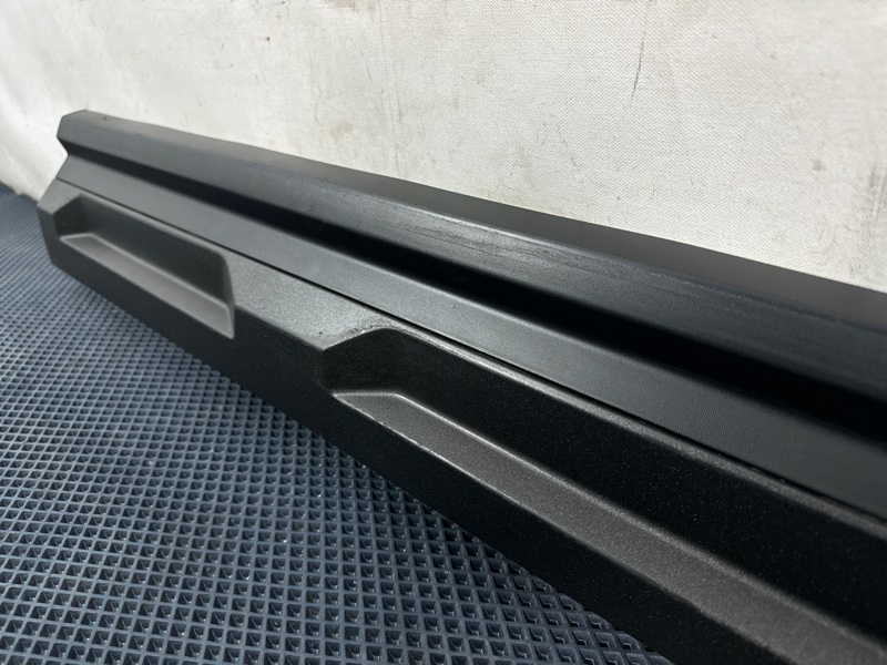 Накладка двери передняя правая H3 1 Накладка двери передняя правая H3 1