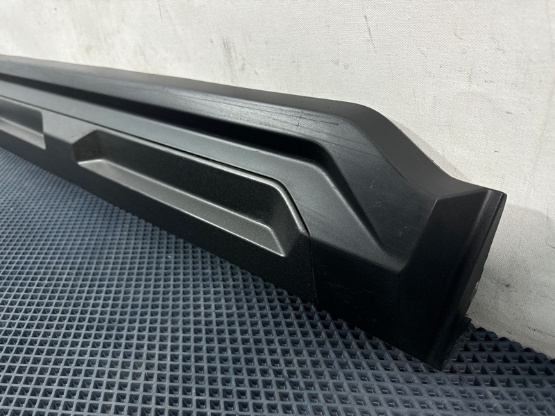 Накладка двери передняя правая H3 1 Накладка двери передняя правая H3 1