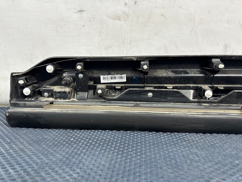 Накладка двери передняя правая H3 1 Накладка двери передняя правая H3 1