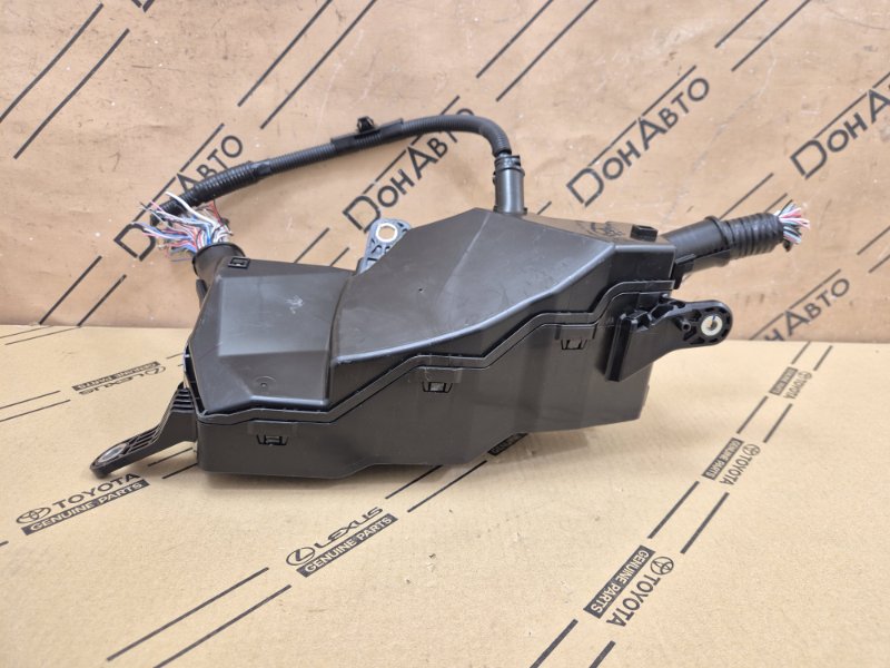 Блок предохранителей левый Camry V70