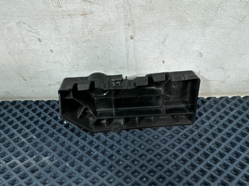 Кронштейн бампера задний левый VX 1 Кронштейн бампера задний левый VX 1