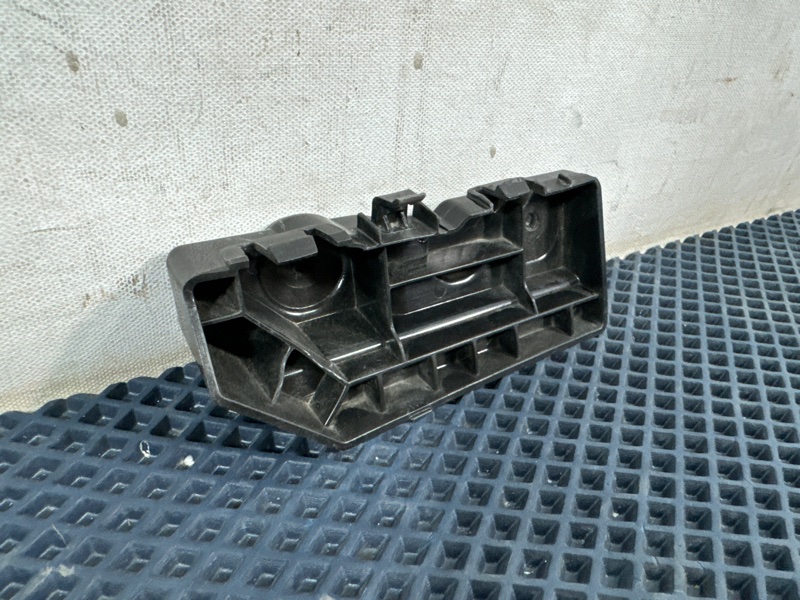 Кронштейн бампера задний левый VX 1 Кронштейн бампера задний левый VX 1