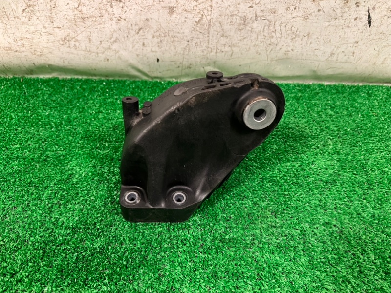 Кронштейн опоры двигателя левый GLE 166 OM642