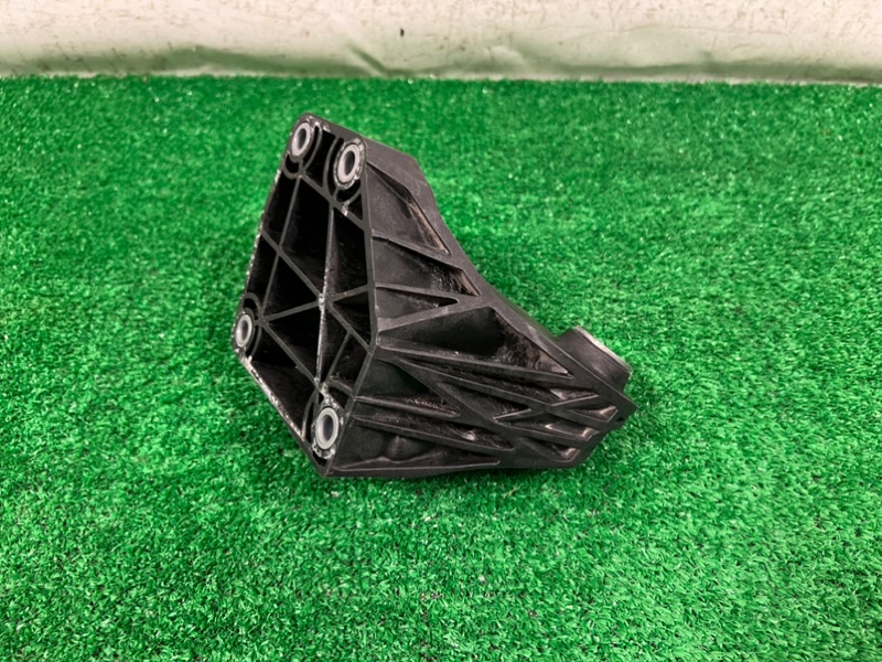 Кронштейн опоры двигателя левый GLE 166 OM642