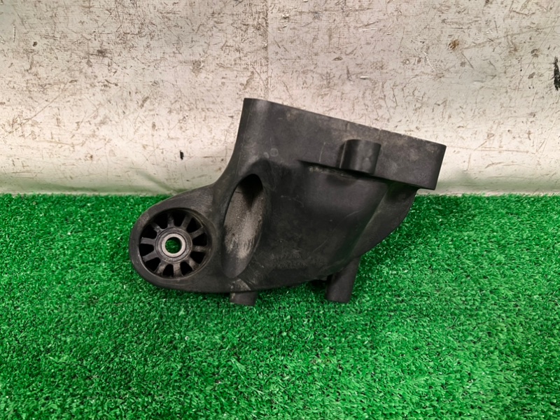 Кронштейн опоры двигателя правый GLE 166 OM642