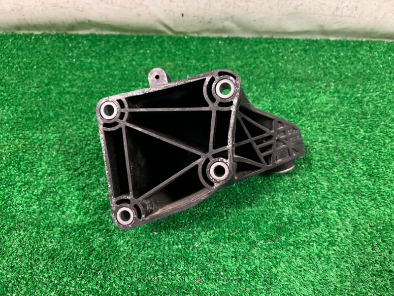 Кронштейн опоры двигателя правый GLE 166 OM642