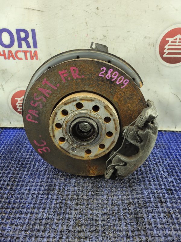 Ступица передняя правая VOLKSWAGEN PASSAT 3C5 CAXA контрактная