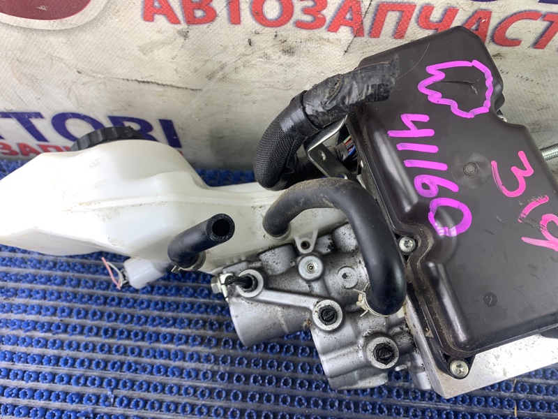 Главный тормозной цилиндр TOYOTA COROLLA ZWE211W 2ZR-FXE