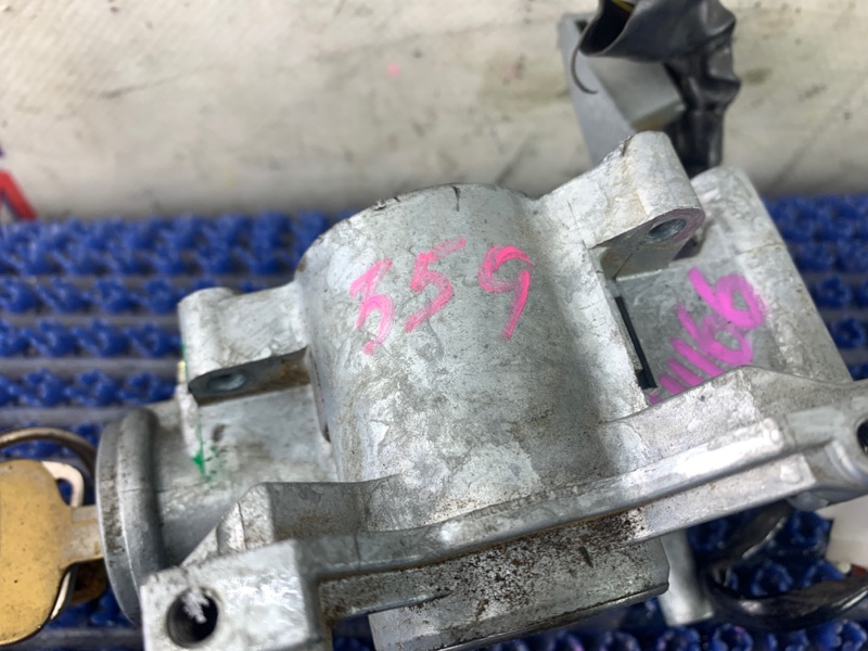 Замок зажигания ELF 2003.09.05 NKR81 4HL1