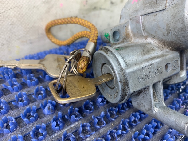 Замок зажигания ELF 2003.09.05 NKR81 4HL1