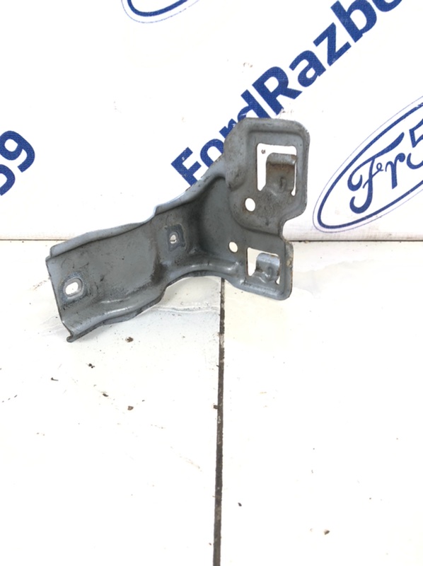 Кронштейн фары правый Toyota Corolla E120 Кронштейн фары правый Toyota Corolla E120