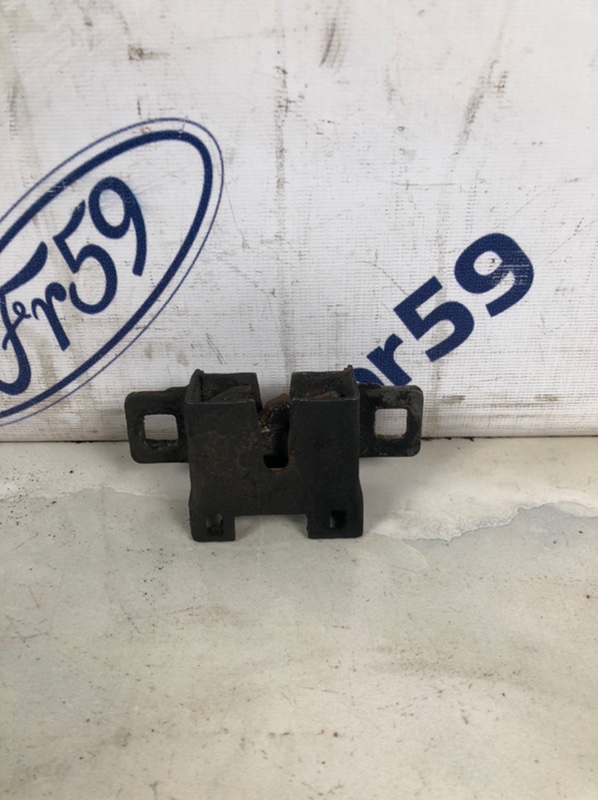 Запчасть замок капота левый Land Rover Discovery 2004-2009 LR3 контрактная Замок капота левый Land Rover Discovery 2004-2009 LR3 контрактная