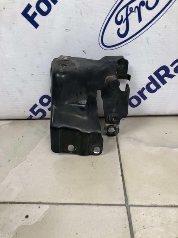 Запчасть кронштейн усилителя бампера правый Mercedes-Benz E-Class 2002-2006 W211 A2116204031 контрактная Кронштейн усилителя бампера правый Mercedes-Benz E-Class 2002-2006 W211 A2116204031 контрактная