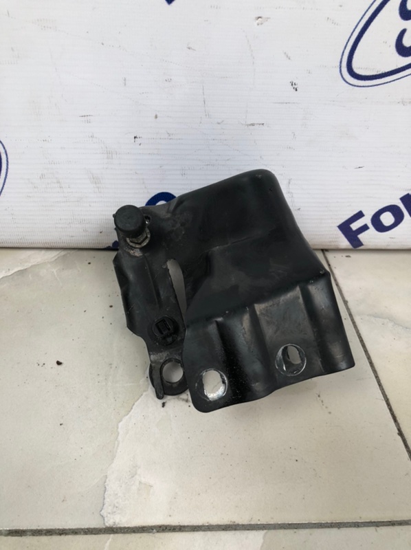 Кронштейн усилителя бампера левый Mercedes-Benz E-Class 2002-2006 W211 A2116203931 контрактная
