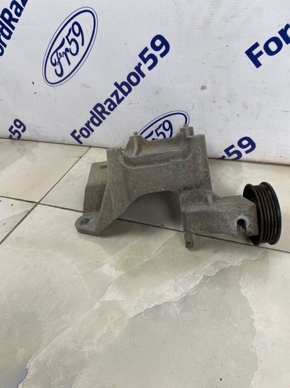 Кронштейн компрессора кондиционера IS200 1999 GXE10 2.0 (1G-FE)