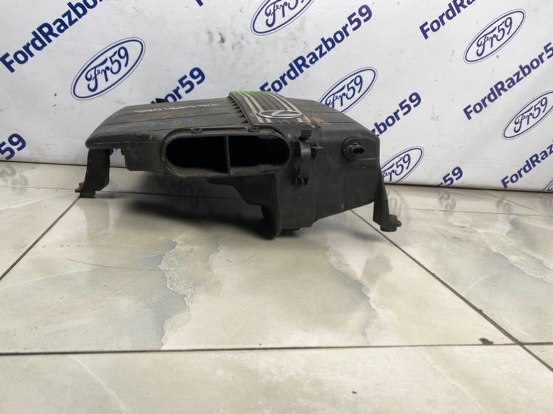 Корпус воздушного фильтра IS200 1999 GXE10 2.0 (1G-FE)