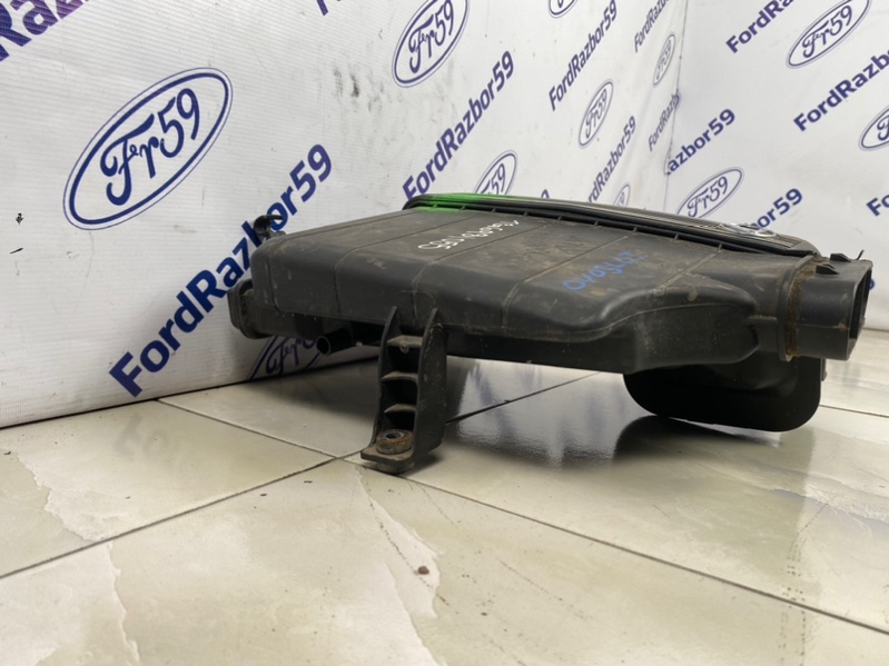 Корпус воздушного фильтра Lexus IS200 GXE10 2.0 (1G-FE)