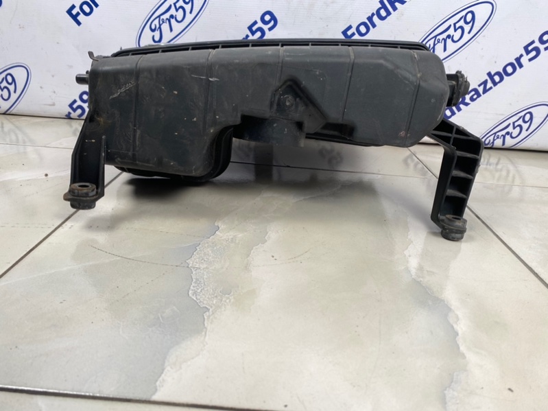 Корпус воздушного фильтра IS200 1999 GXE10 2.0 (1G-FE)