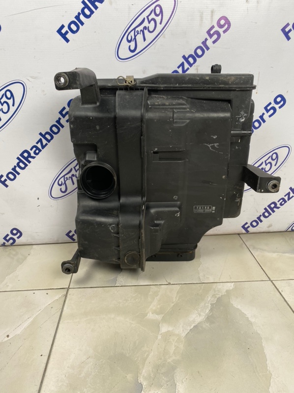 Корпус воздушного фильтра IS200 1999 GXE10 2.0 (1G-FE)