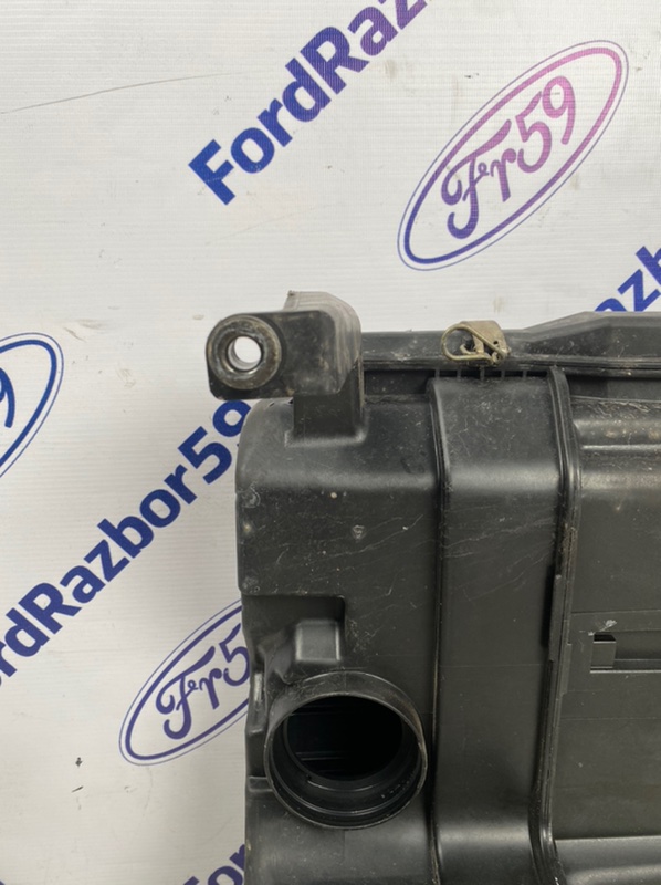 Корпус воздушного фильтра IS200 1999 GXE10 2.0 (1G-FE)