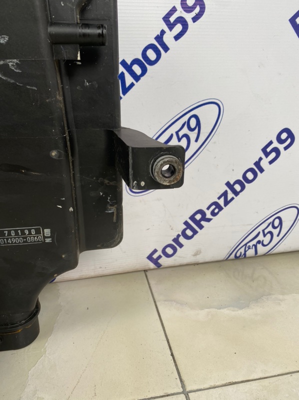 Корпус воздушного фильтра IS200 1999 GXE10 2.0 (1G-FE)