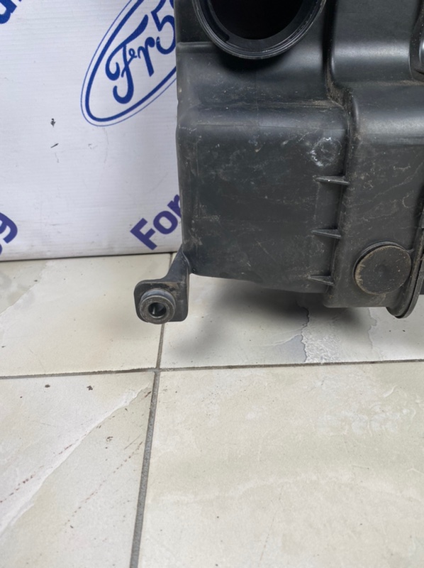 Корпус воздушного фильтра IS200 1999 GXE10 2.0 (1G-FE)