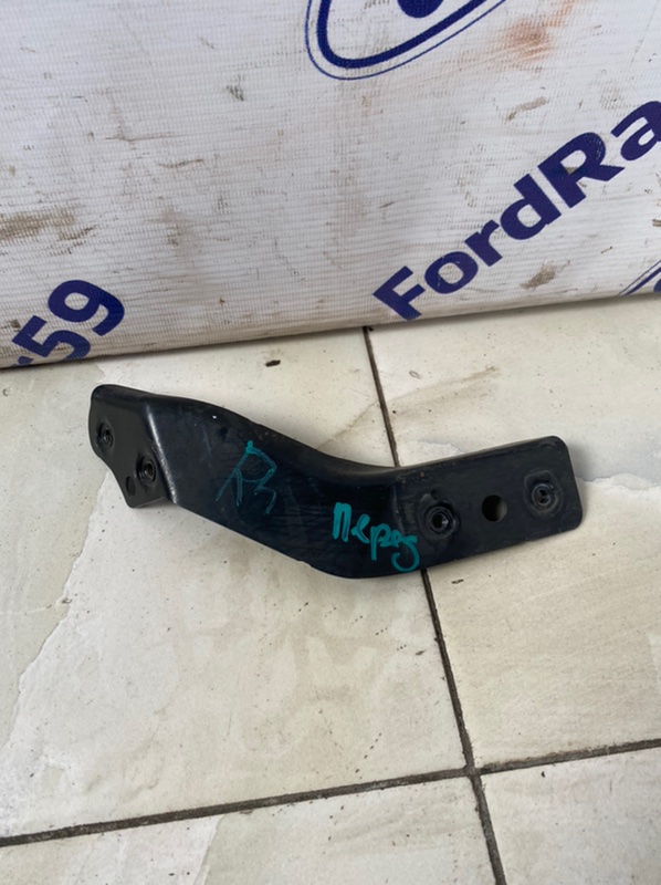 Кронштейн усилителя бампера передний правый Mercedes-Benz C-Class 2007-2011 W204 A2046200285 контрактная