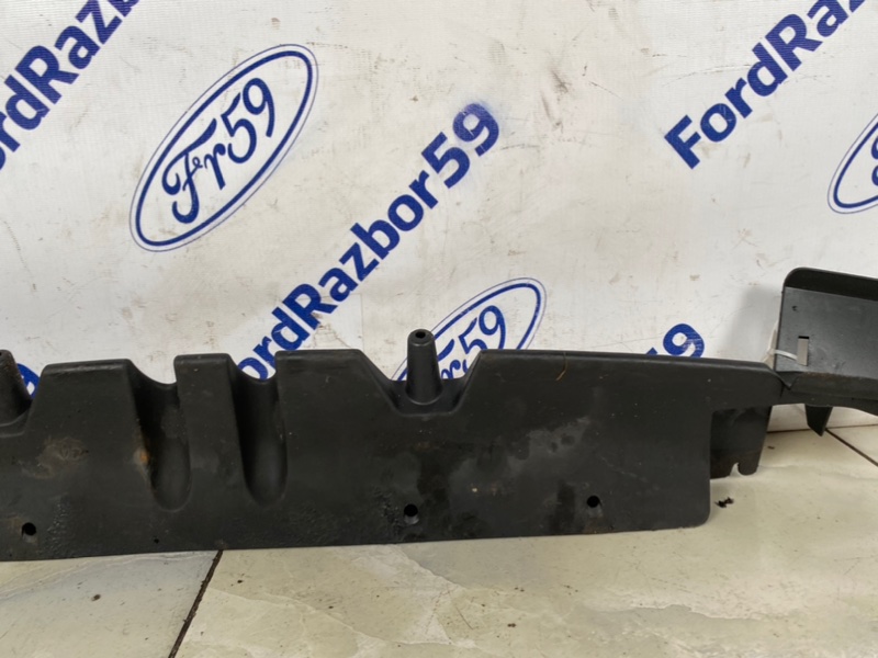 Дефлектор радиатора Range Rover 2002-2005 L322 Дефлектор радиатора Range Rover 2002-2005 L322