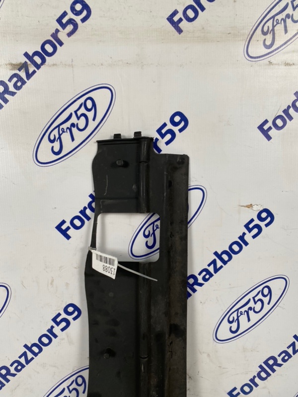 Дефлектор над радиаторами Range Rover 2002-2005 L322 Дефлектор над радиаторами Range Rover 2002-2005 L322