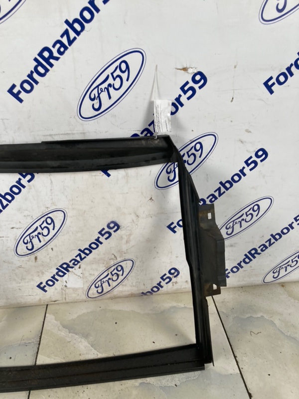 Дефлектор радиатора Sandero 2014 B52 Дефлектор радиатора Sandero 2014 B52