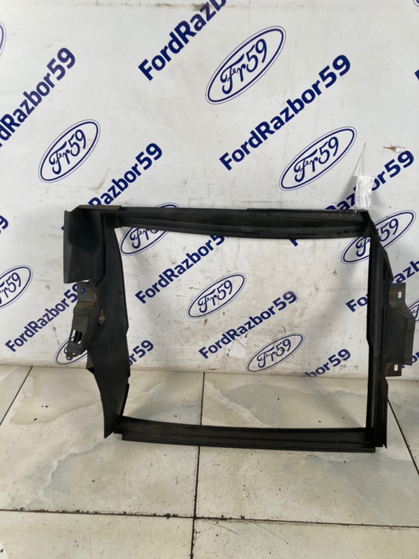 Дефлектор радиатора Sandero 2014 B52 Дефлектор радиатора Sandero 2014 B52